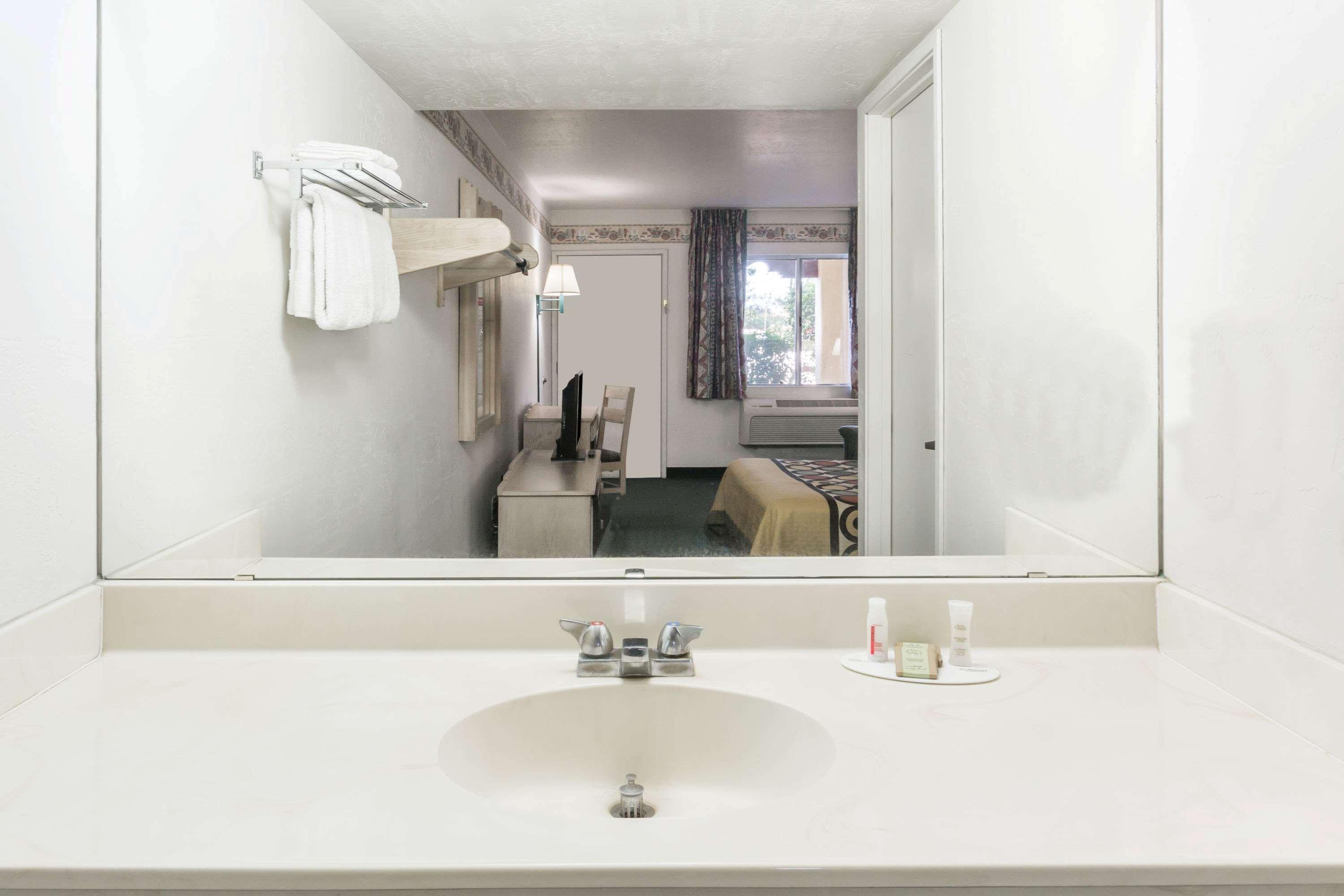 Hotel Super 8 By Wyndham Cottonwood Esterno foto